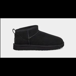 Black Classic Ultra Mini Uggs